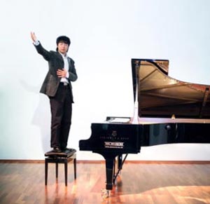 Lang Lang besucht das Pianohaus Micke Autogrammstunde mit Lang Lang