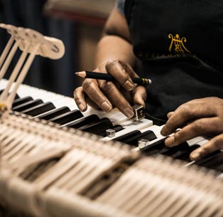 Un service technique sera disponible au showroom Steinway & Sons Steinway Paris - Boulevard Saint-Germain