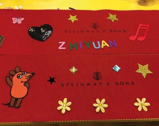 Spielerische Einblicke in die Welt von Steinway & Sons Die Steinway Kinder-Werkstatt in Stuttgart