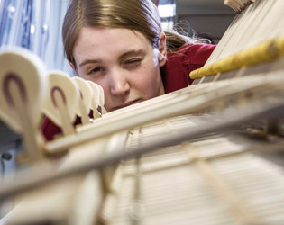 Kinder in der Pianowerkstatt bei Steinway & Sons Stuttgart Veranstaltung für Kinder in der Steinway Werkstatt Stuttgart