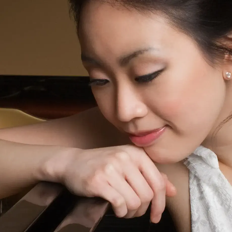 Yoonie Han
