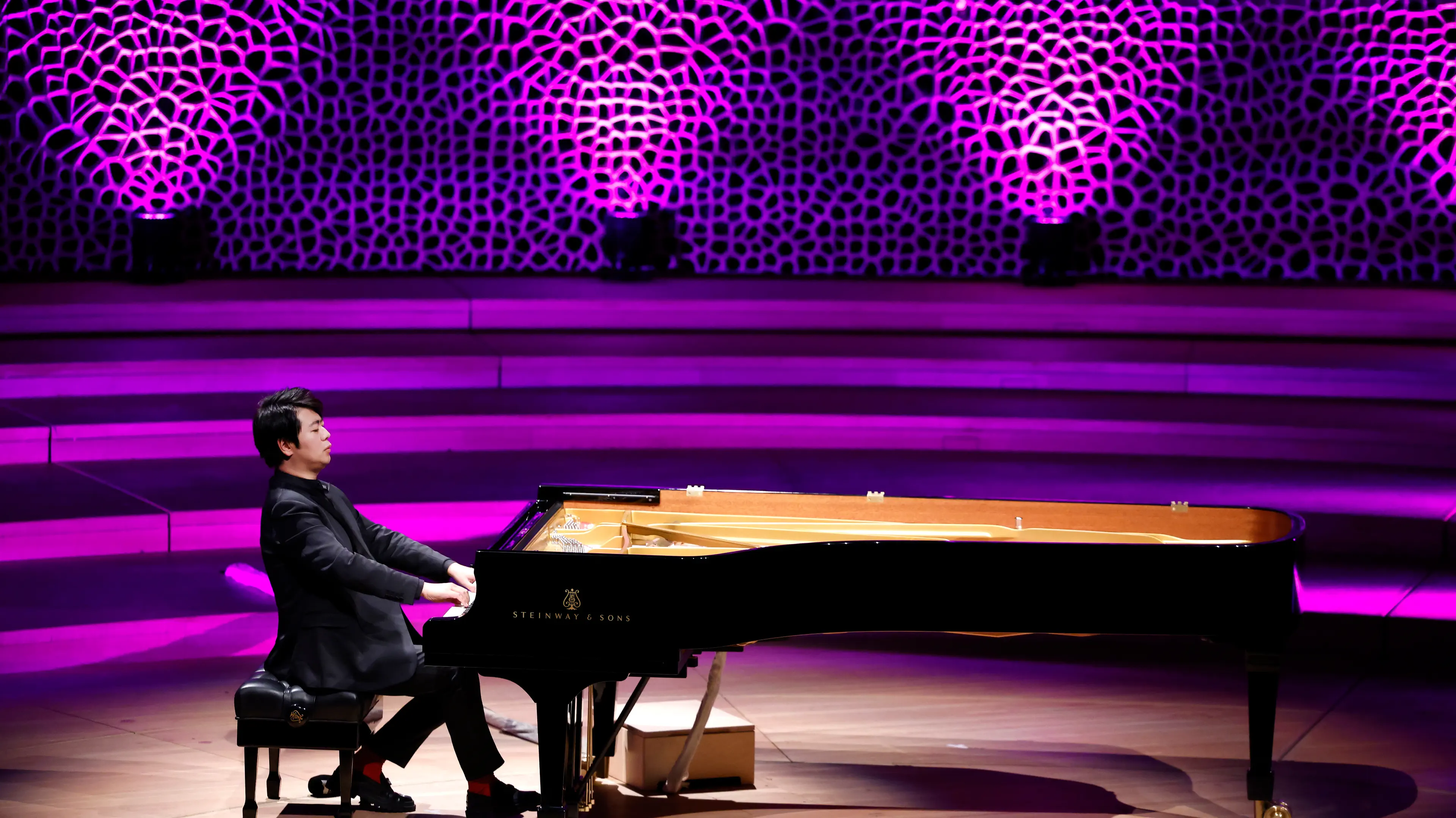 Lang Lang at the Elbphilharmonie on a Steinway concert grand piano