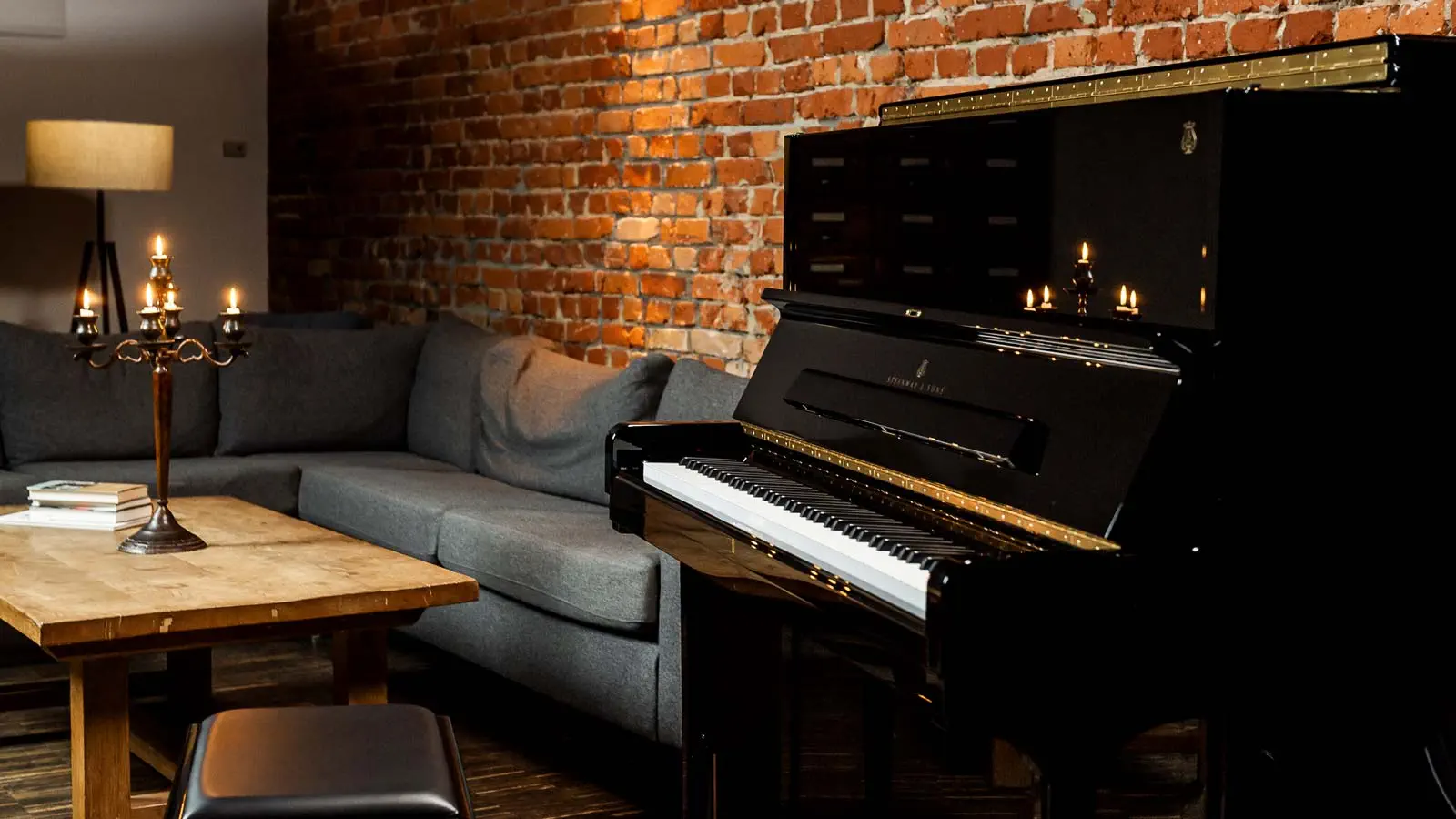 Steinway Klavier K-132