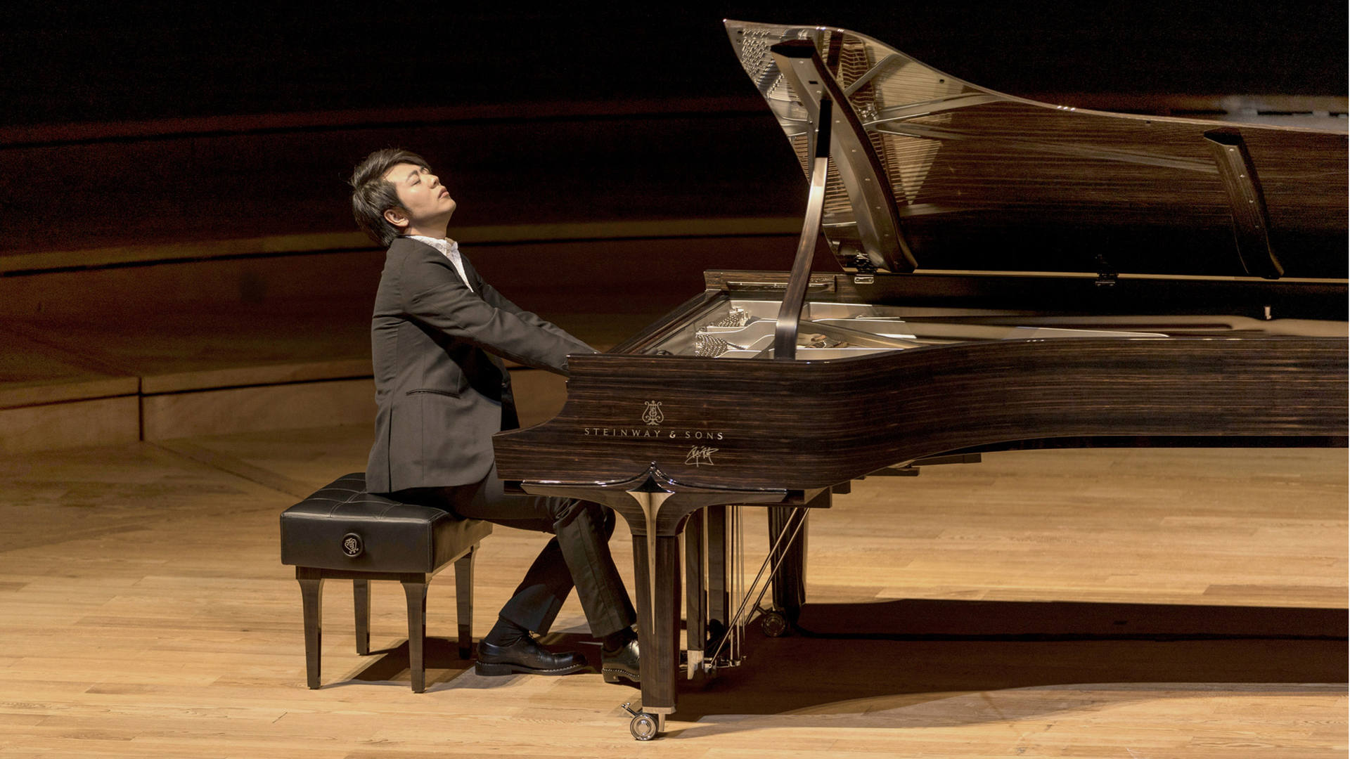 Steinway & Sons Les pianos à queue et pianos droits sont la référence en matière de qualité